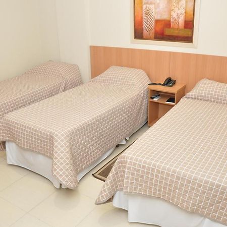 Lotus Hotel - A 6 Km Do Santuario De Aparecida-Sp Гуаратінгета Екстер'єр фото