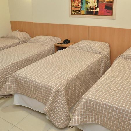 Lotus Hotel - A 6 Km Do Santuario De Aparecida-Sp Гуаратінгета Екстер'єр фото