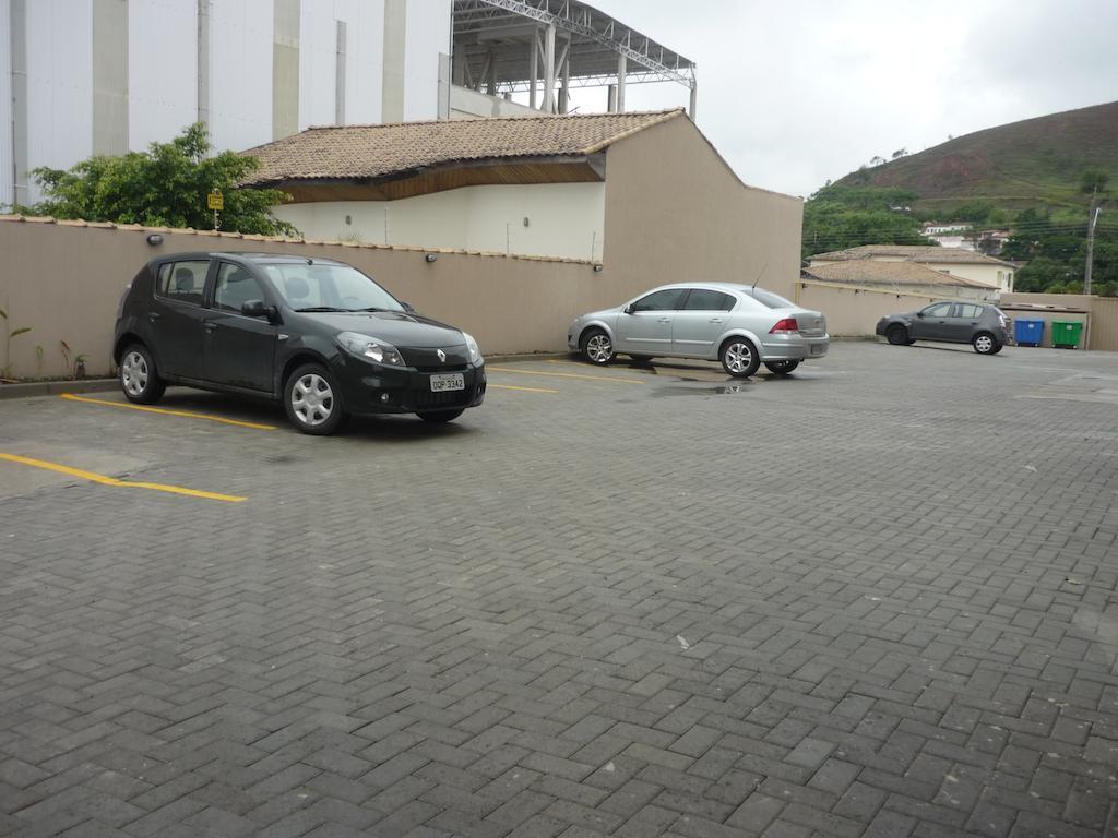 Lotus Hotel - A 6 Km Do Santuario De Aparecida-Sp Гуаратінгета Екстер'єр фото