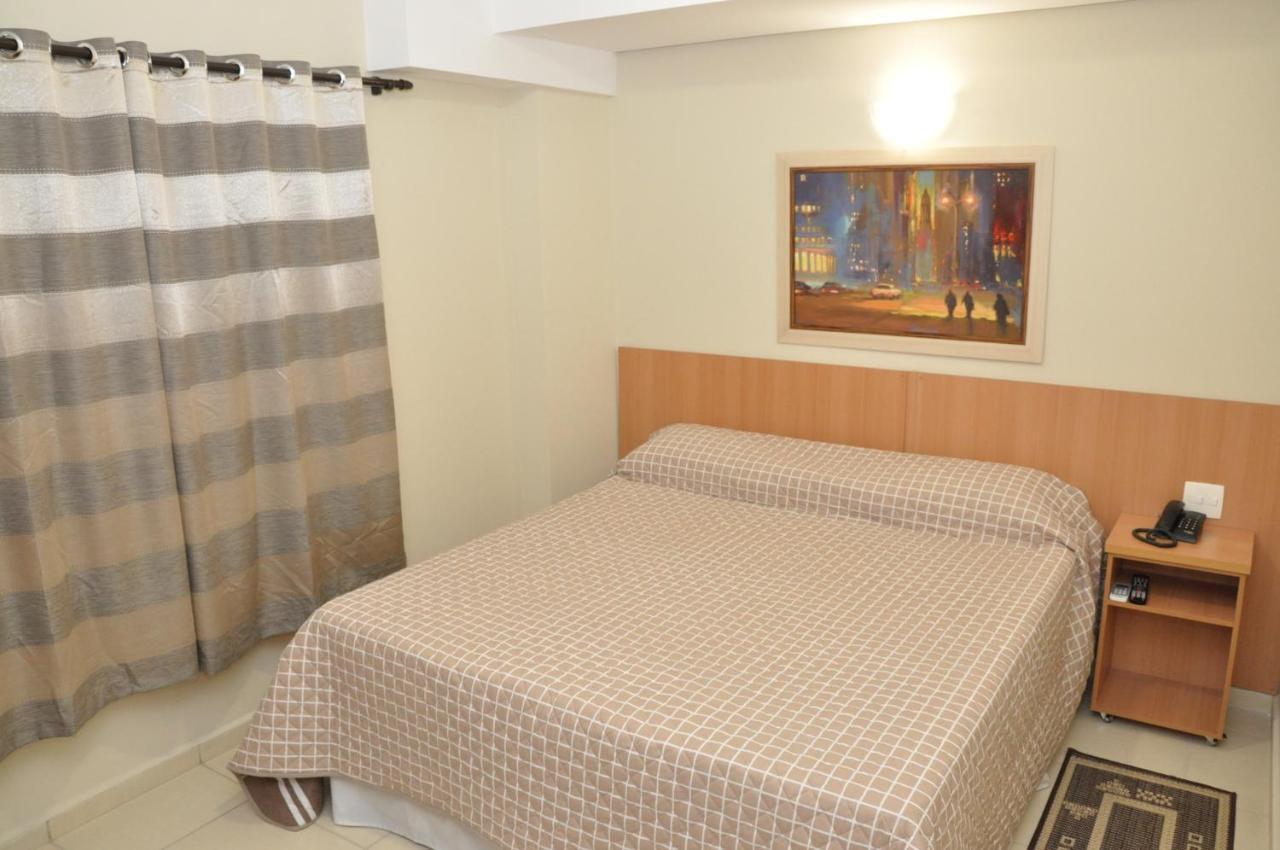 Lotus Hotel - A 6 Km Do Santuario De Aparecida-Sp Гуаратінгета Екстер'єр фото