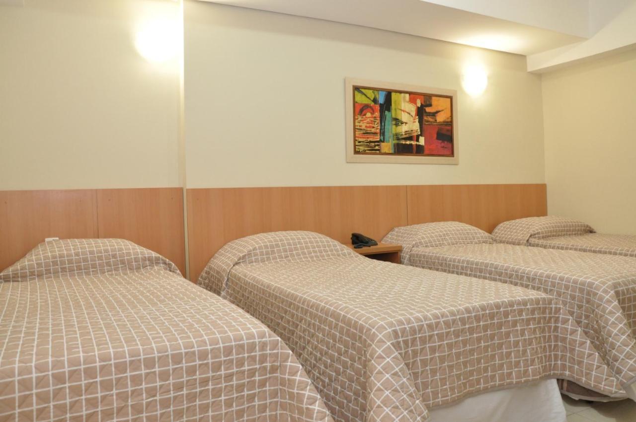Lotus Hotel - A 6 Km Do Santuario De Aparecida-Sp Гуаратінгета Екстер'єр фото