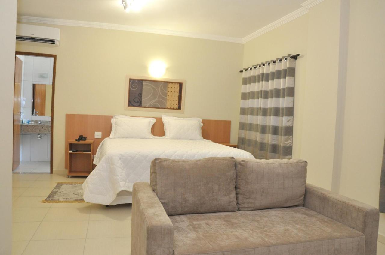 Lotus Hotel - A 6 Km Do Santuario De Aparecida-Sp Гуаратінгета Екстер'єр фото