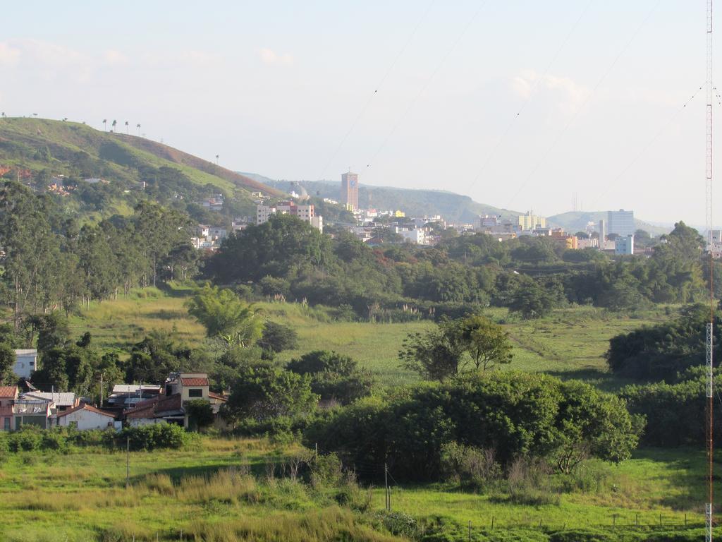 Lotus Hotel - A 6 Km Do Santuario De Aparecida-Sp Гуаратінгета Екстер'єр фото