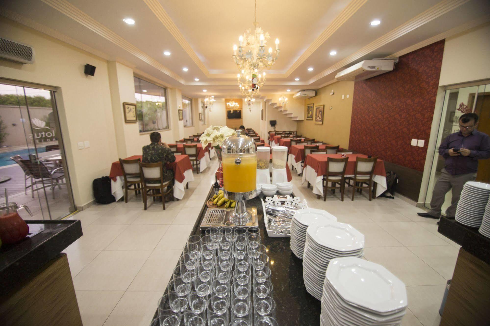 Lotus Hotel - A 6 Km Do Santuario De Aparecida-Sp Гуаратінгета Екстер'єр фото