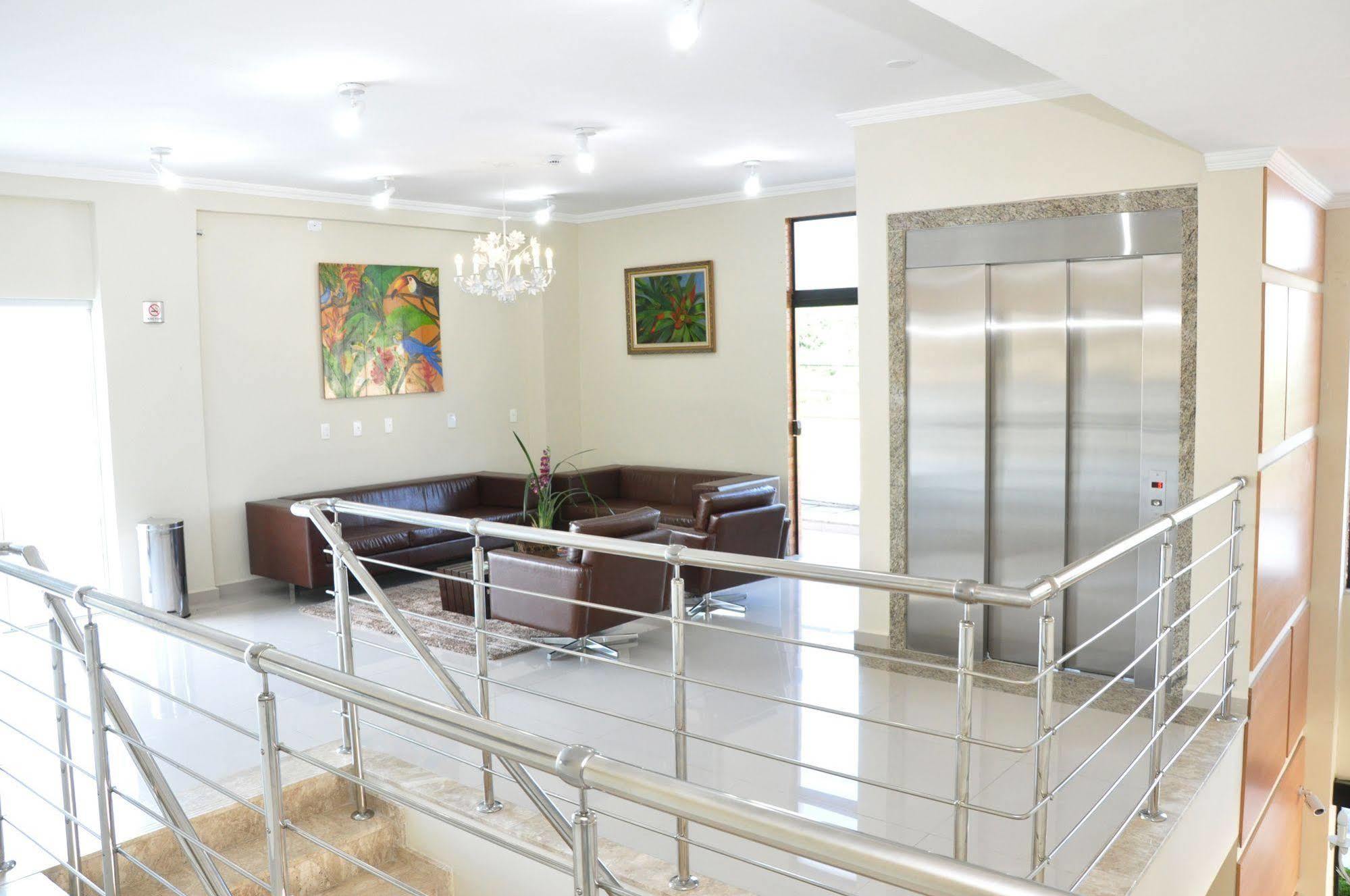 Lotus Hotel - A 6 Km Do Santuario De Aparecida-Sp Гуаратінгета Екстер'єр фото