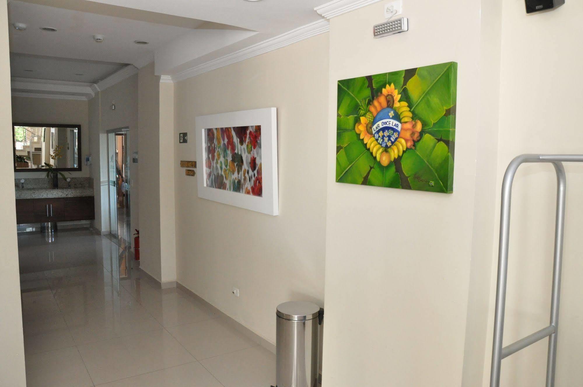 Lotus Hotel - A 6 Km Do Santuario De Aparecida-Sp Гуаратінгета Екстер'єр фото