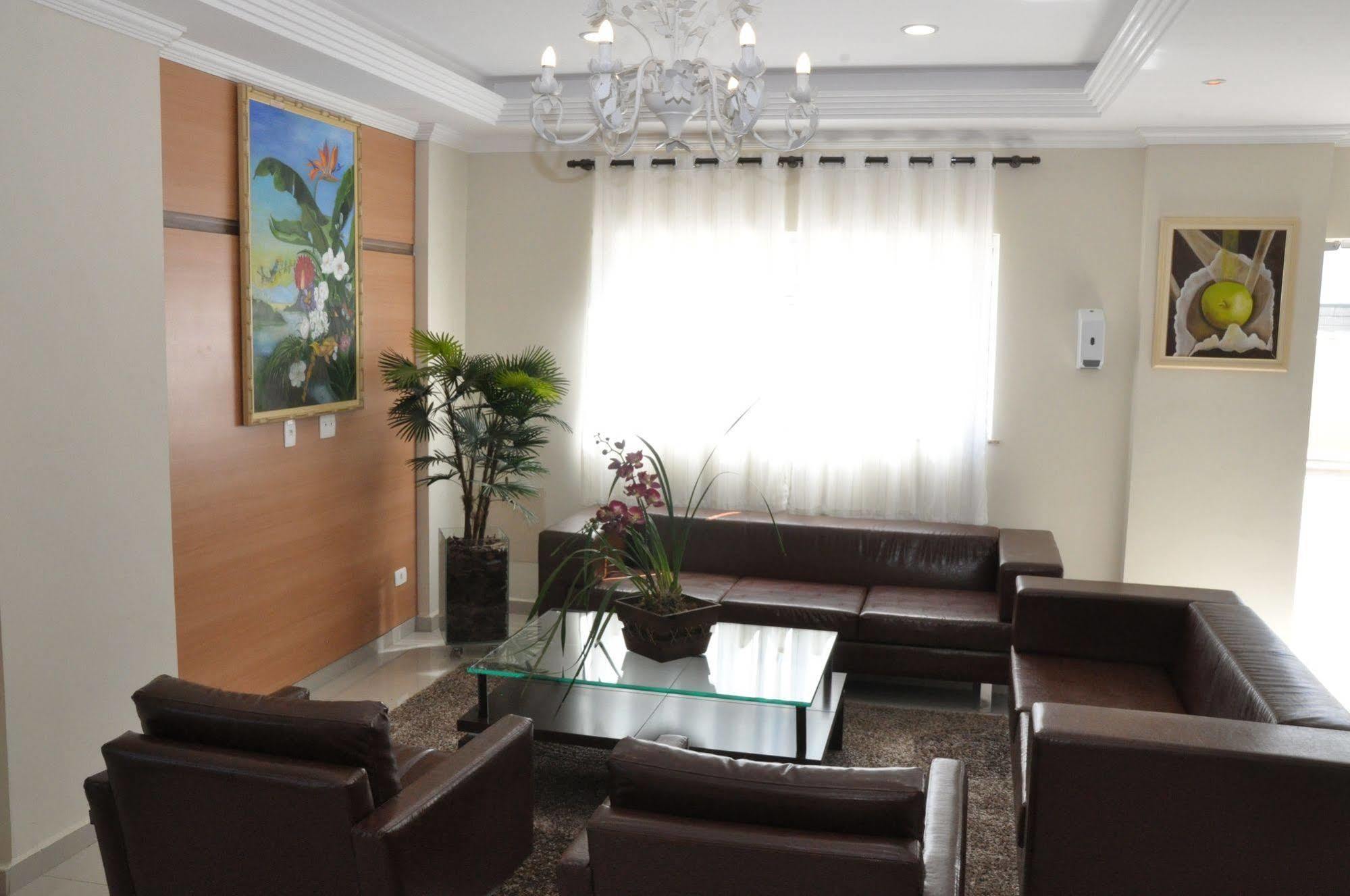 Lotus Hotel - A 6 Km Do Santuario De Aparecida-Sp Гуаратінгета Екстер'єр фото